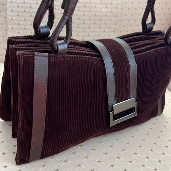 Brown corduroy handbag w/ metallic hardware - Picture 3 of 16
